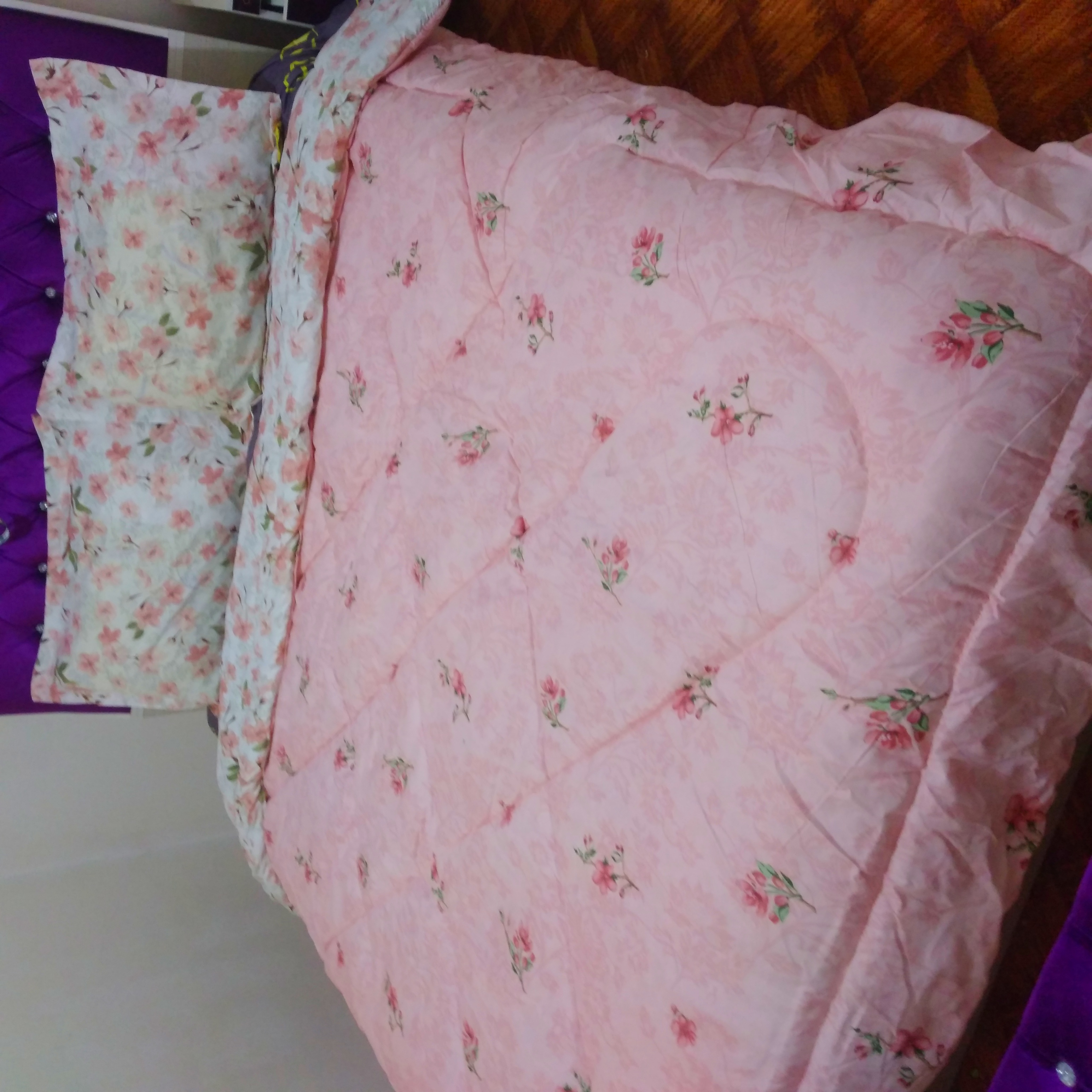 سرویس روتختب ۶ تکه صورتی سفید طرح گل